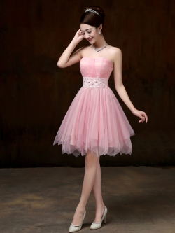 ชุดเดรสออกงานสีชมพูตรงเอวประดับด้วยผ้าซีฟอง ตัดลายดอกไม้