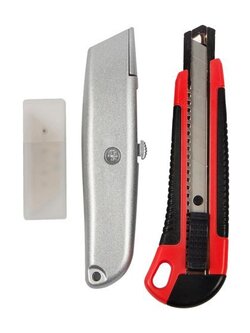 HANDI ชุดคัดเตอร์ รุ่น 1949 ขนาด 16.5 x 6 x 4 ซม. (ชุด 3 ชิ้น) สีแดง - ดำ สำหรับงานช่าง