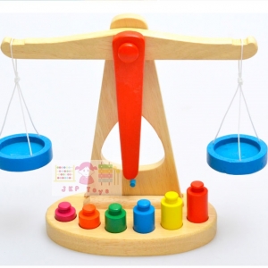 ตาชั่งไม้ สอนสมดุล